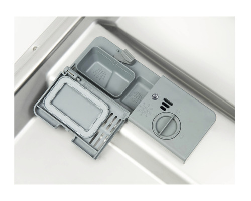 Innenansicht eines Geschirrspülers mit geöffnetem Reinigerfach