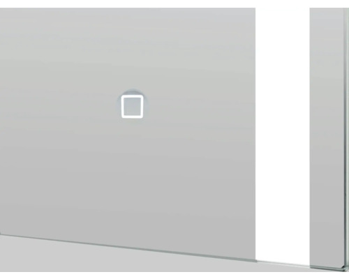 Detailansicht eines Spiegels mit Touchsensor und integrierter Beleuchtung