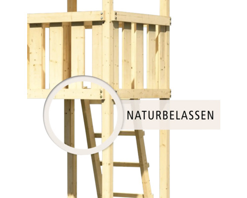 Spielturm Detailansicht mit naturbelassenem Holz und Leiter