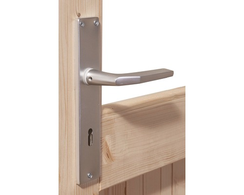 Türdrücker aus Metall auf Holztür