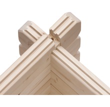 Eckverbindung aus Holzbohlen für ein Gartenhaus