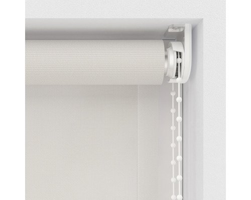 Detailansicht eines Rollos mit Kettenzug zur Fensterdekoration