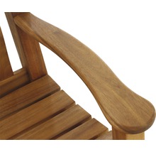 Detailansicht eines Gartenstuhls aus Holz