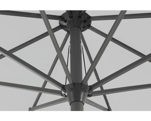 Detailansicht der Streben eines Sonnenschirms