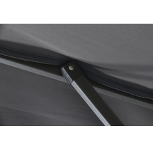 Detailansicht eines Pavillons mit Gestänge und Stoffdach