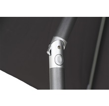 Detailaufnahme eines Sonnenschirms mit Aluminiumgestell