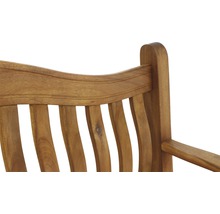 Detailaufnahme der Rückenlehne einer Holzbank für den Garten