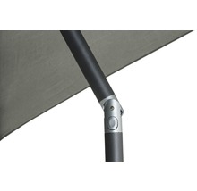 Detailaufnahme eines Sonnenschirms mit verstellbarem Gelenk