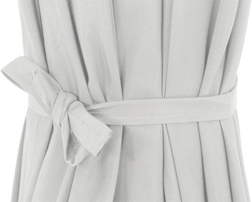 Detailansicht eines Vorhangs mit gerafftem Stoff und Bindeband