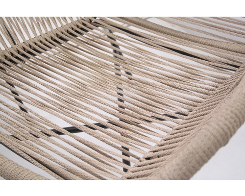 Detailaufnahme eines Stuhls mit Seilbespannung