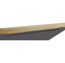 Detailansicht eines Ablagetisches mit Holzplatte und integriertem Griff