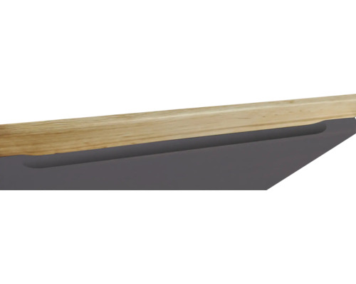 Detailansicht eines Ablagetisches mit Holzplatte und integriertem Griff