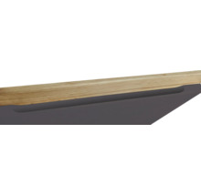 Detailansicht eines Möbelstücks mit Holzplatte und Griffmulde