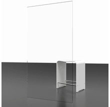 Transparente Acrylglasscheibe neben einem weißen Hocker