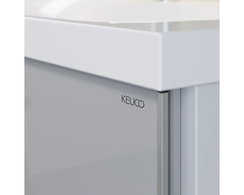 Detailansicht eines Badezimmerschranks mit Keuco Logo