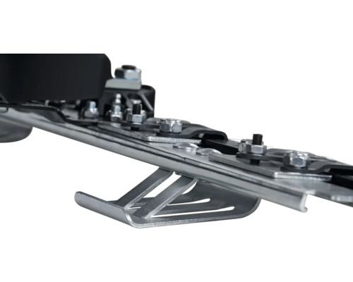 Detailansicht einer Grasschere mit Metallelementen und Schrauben.