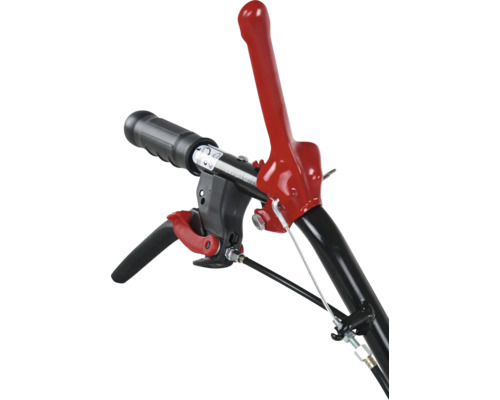 Detailansicht der Bedienelemente einer Motorhacke