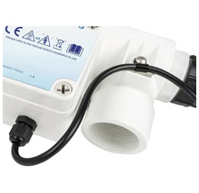Detailansicht eines UV-C Wasserklärers mit Anschlusskabel