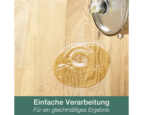 Öl wird auf Holzboden gegossen