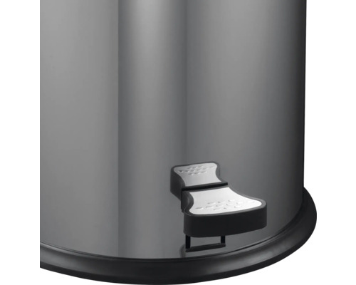 Detailansicht eines Tretabfalleimers aus Edelstahl