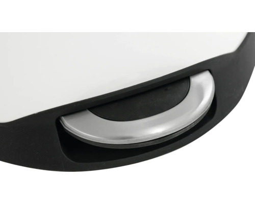 Detailansicht eines Abfallbehälter-Pedals