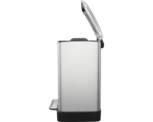 Treteimer aus Edelstahl mit geöffnetem Deckel