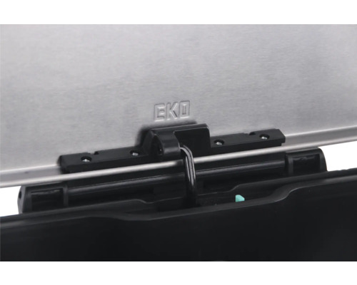 Detailansicht eines EKO Mülleimers mit schwarzem Kunststoffgehäuse und Edelstahl-Deckel