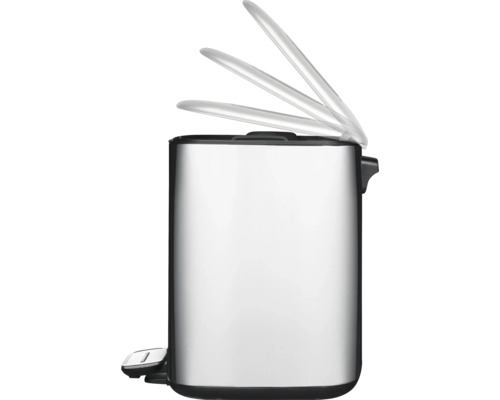 Treteimer aus Edelstahl mit geöffnetem Deckel