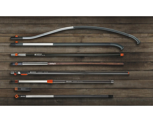 Gardena combisystem Geräteauswahl auf Holzgrund