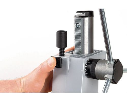 Detailansicht einer Bohrmaschine mit Handbedienung