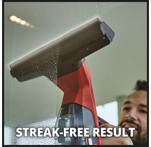 Fenstersauger in Anwendung für streifenfreie Reinigung