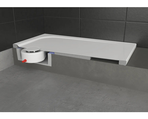 Eingebaute Dusche mit Duschwanne und Siphon