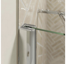 Detailansicht einer Duschkabine mit klarem Glas