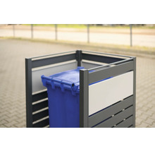 Mülltonnenbox mit einer blauen Mülltonne