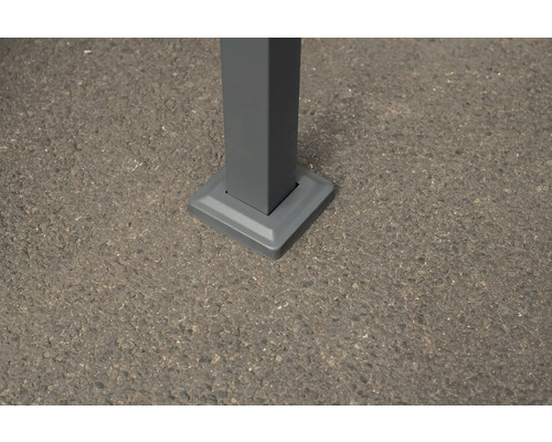Metallpfosten mit quadratischer Fußplatte