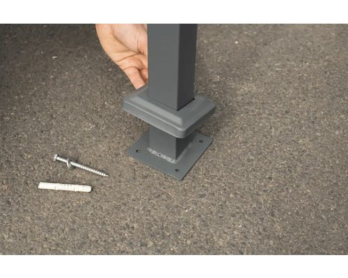 Detailansicht einer Befestigung mit Dübel und Schraube