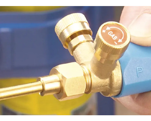 Detailaufnahme eines Gasbrenners mit Regler
