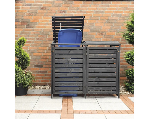 Mülltonnenbox aus Holz mit geöffnetem Deckel und blauer Mülltonne