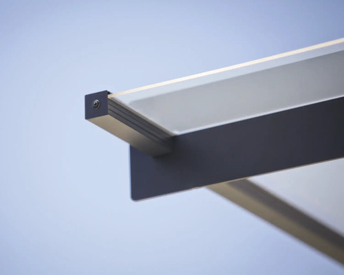 Detailansicht einer Terrassenüberdachung mit Beleuchtung