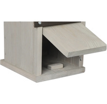 Holz-Fledermauskasten mit geöffneter Klappe
