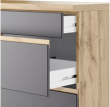 Kommode mit grauen Schubladen