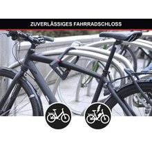 Fahrrad mit Master Lock Bügelschloss am Fahrradständer gesichert