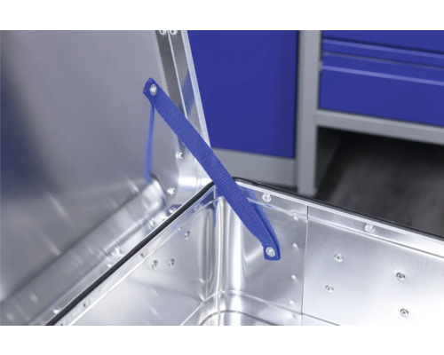 Geöffnete Aluminium Transportbox mit Deckelhalterung
