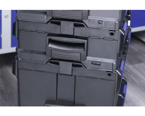 Gestapelte Werkzeugkoffer aus Kunststoff