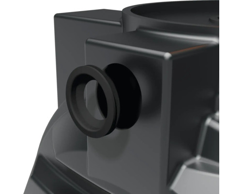 Detailansicht eines Regenwassertanks mit Dichtungsmanschette