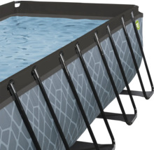 Detailansicht eines rechteckigen Aufstellpools mit Stahlrahmen und Wasseroberfläche