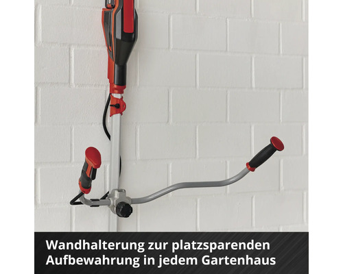 Wandhalterung mit einem Rasentrimmer zur platzsparenden Aufbewahrung