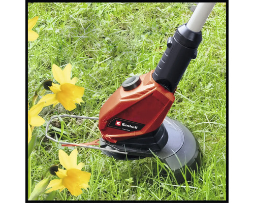 Einhell Rasentrimmer im Einsatz im Gras