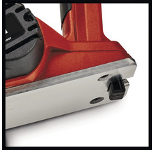 Detailansicht einer Hobelmaschine mit Metallsockel
