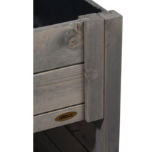 Detailansicht eines grauen Hochbeets aus Holz mit dobar Logo